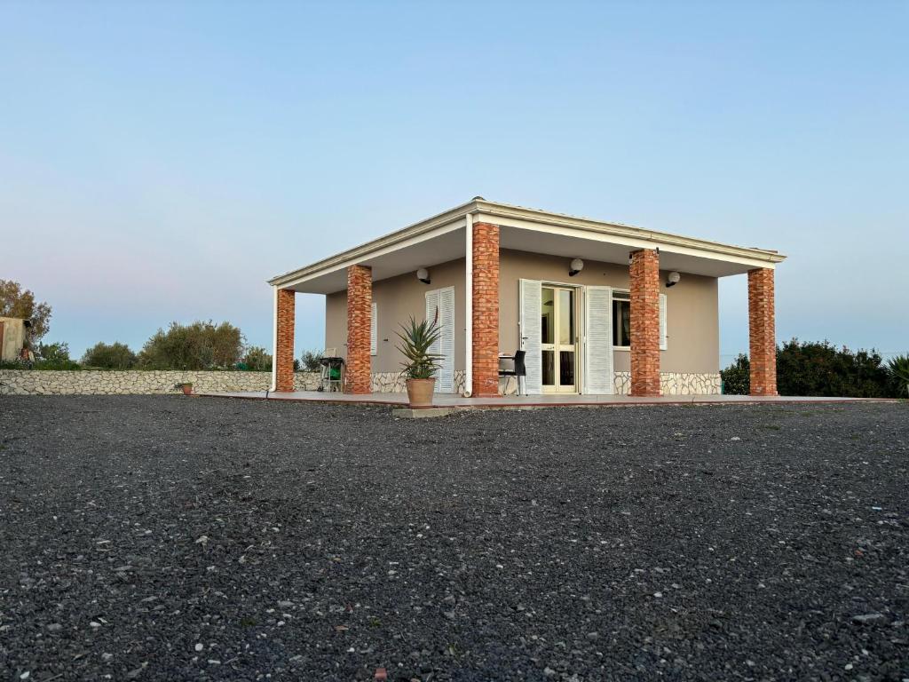 El edificio en el que está la casa vacacional