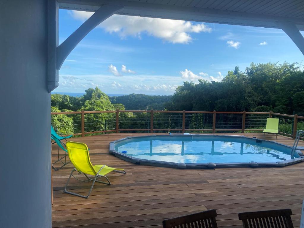 Bazén v ubytování Les terrasses de Maëlle - Jolie villa F4 vue mer nebo v jeho okolí