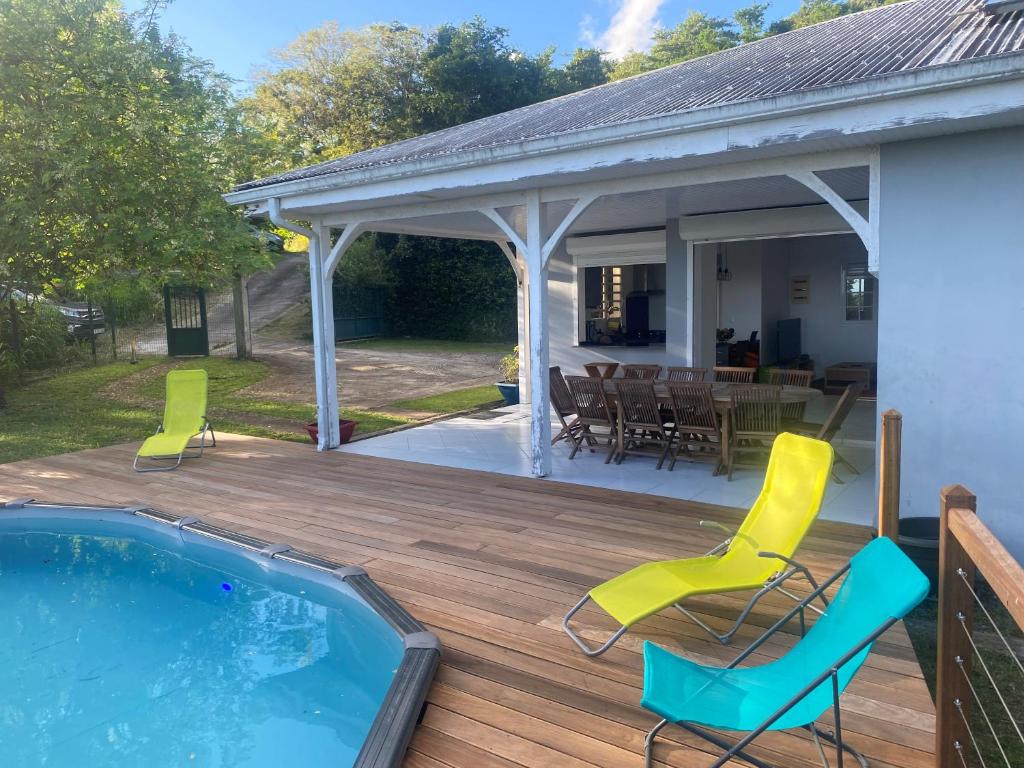Bazén v ubytování Les terrasses de Maëlle - Jolie villa F4 vue mer nebo v jeho okolí