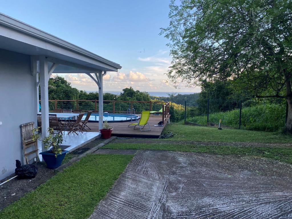 Bazén v ubytování Les terrasses de Maëlle - Jolie villa F4 vue mer nebo v jeho okolí