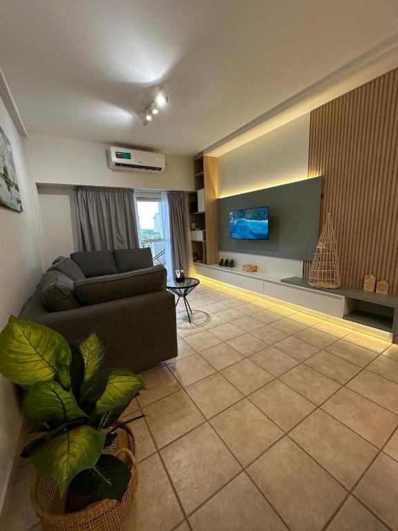 a living room with a couch and a tv at Departamento Junín 4 Bitcoins House in Corrientes