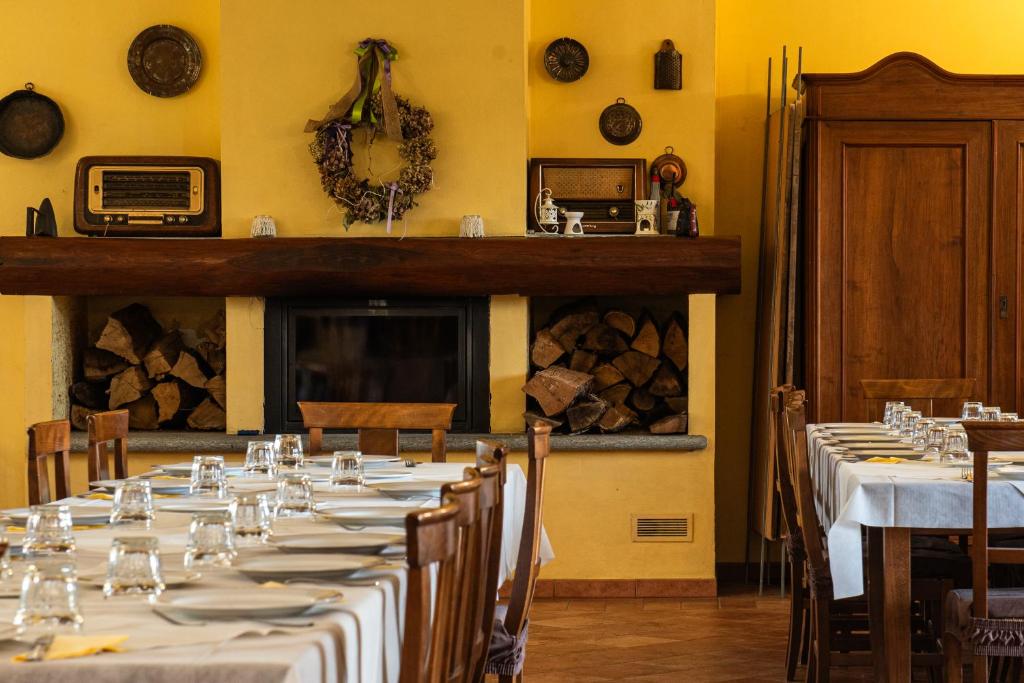 Reštaurácia alebo iné gastronomické zariadenie v ubytovaní Country House Cascina Orto