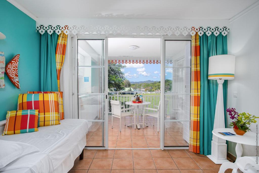 Postel nebo postele na pokoji v ubytování Studio Premium vue Mer et Piscine, résidence de vacances