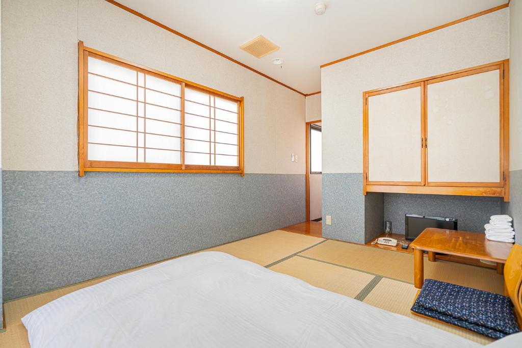 Postel nebo postele na pokoji v ubytování 富士見の宿