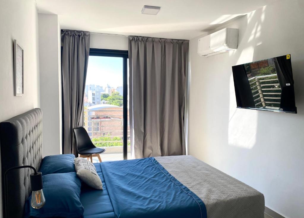 Ένα ή περισσότερα κρεβάτια σε δωμάτιο στο Estudio 43 - Mural Home