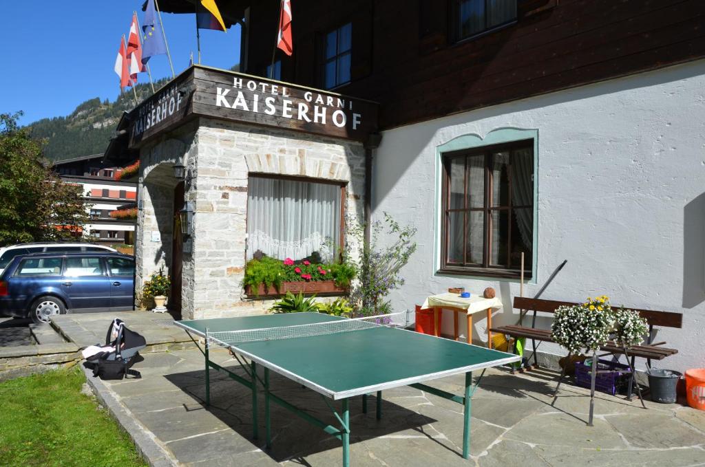 Stolní tenis v ubytování Hotel-Garni Kaiserhof nebo okolí