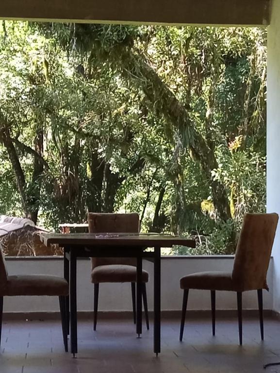 Zahrada ubytování Memora Guesthouse Bateias - Casa Inteira e quartos em chácara