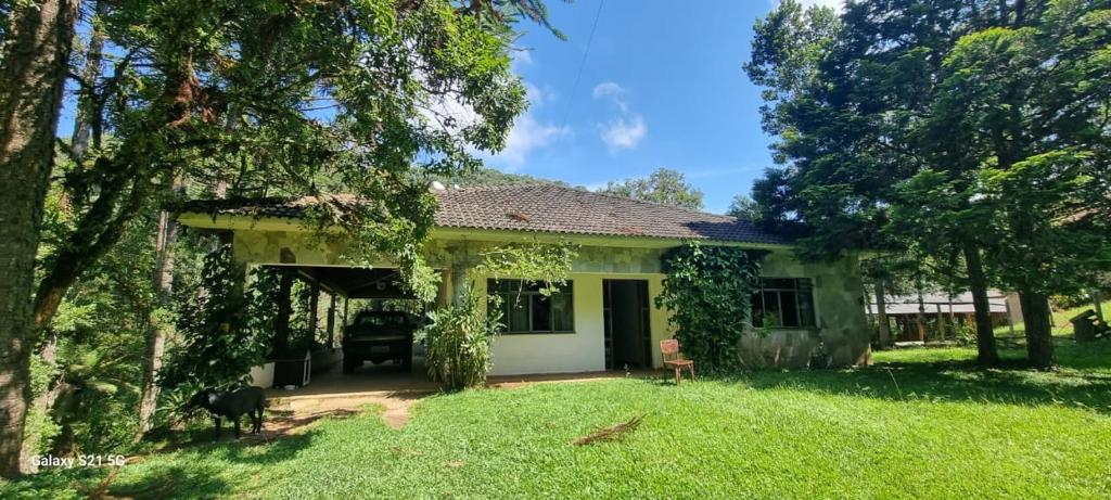 Zahrada ubytování Memora Guesthouse Bateias - Casa Inteira e quartos em chácara