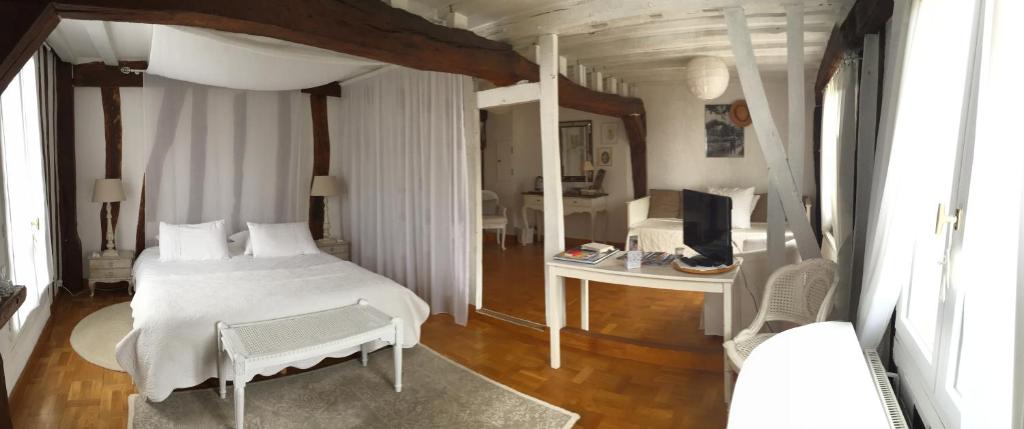 En eller flere senge i et værelse på B&B les Agapanthes