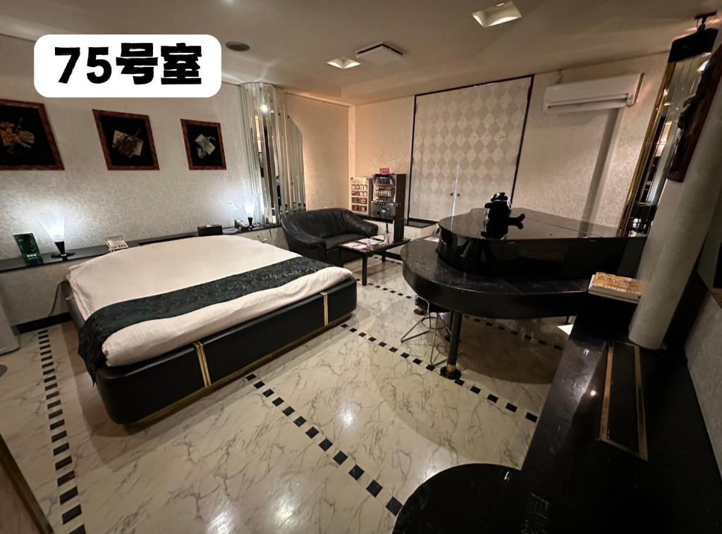 Postel nebo postele na pokoji v ubytování 大人専用ホテルイエスタディ