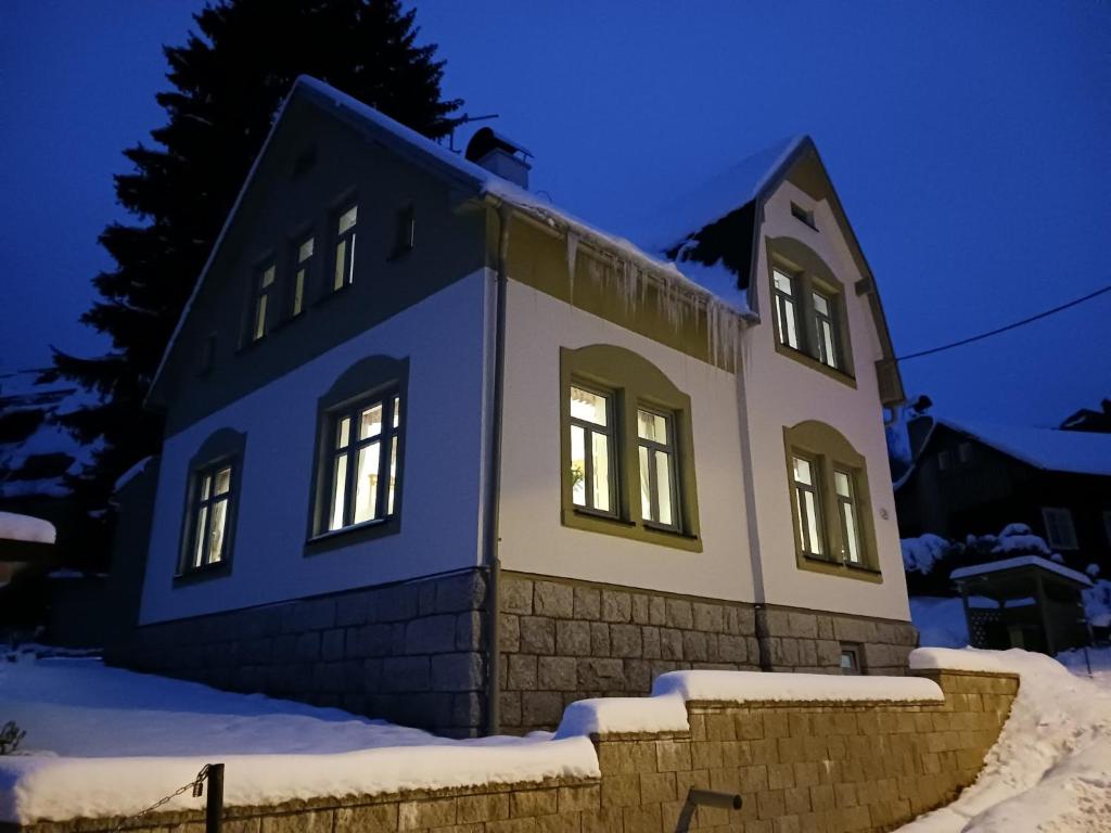 Budova, kde se vila nachází
