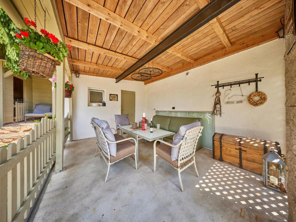 Fotografie z fotogalerie ubytování Family retreat in Bohemia with sauna v destinaci Albrechtice v Jizerských horách