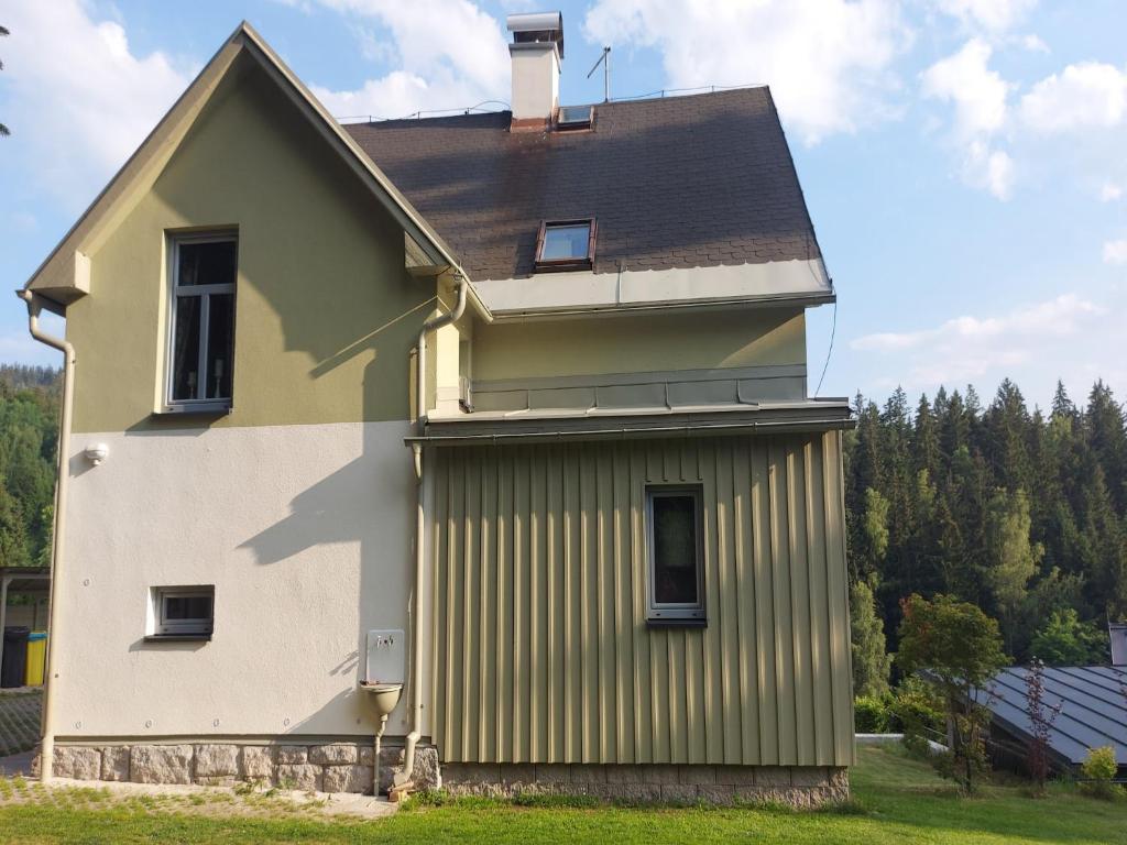 Budova, kde se vila nachází