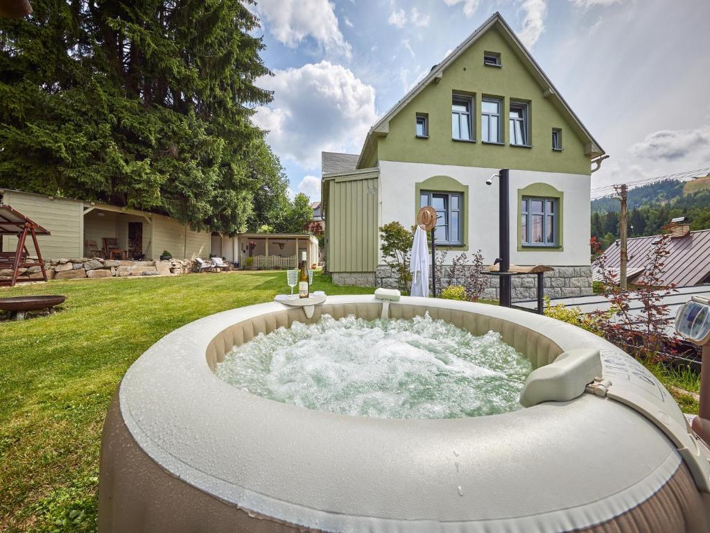 Zahrada ubytování Family retreat in Bohemia with sauna