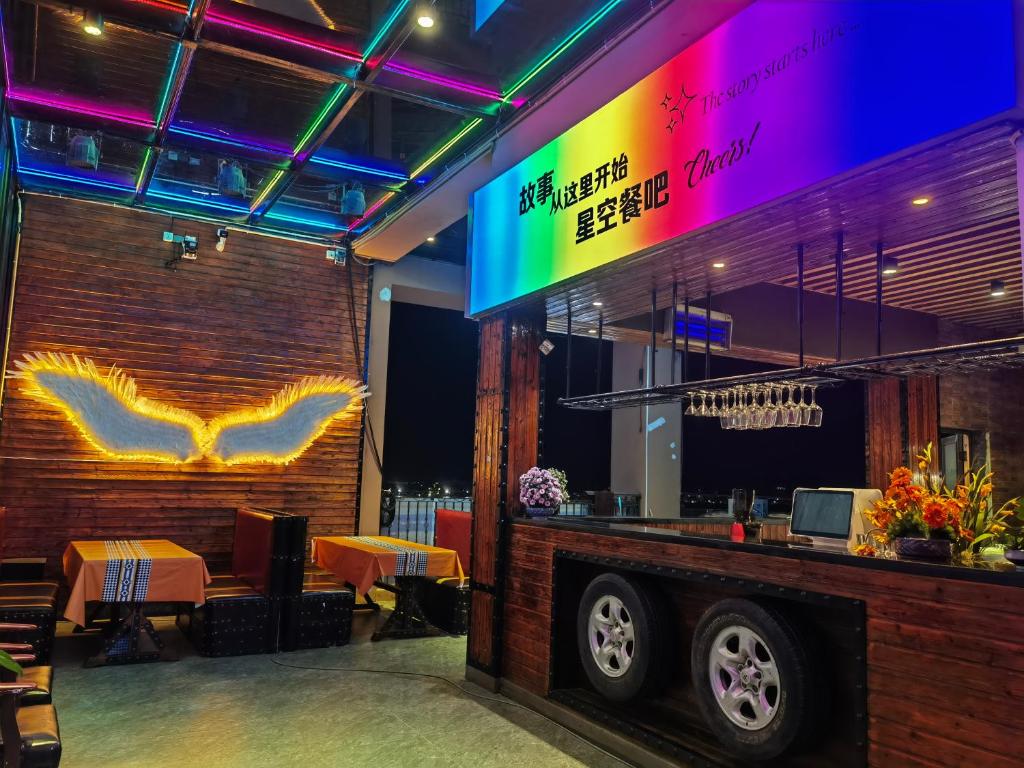 Certifikát, hodnocení, plakát nebo jiný dokument vystavený v ubytování 云鹰加州酒店
