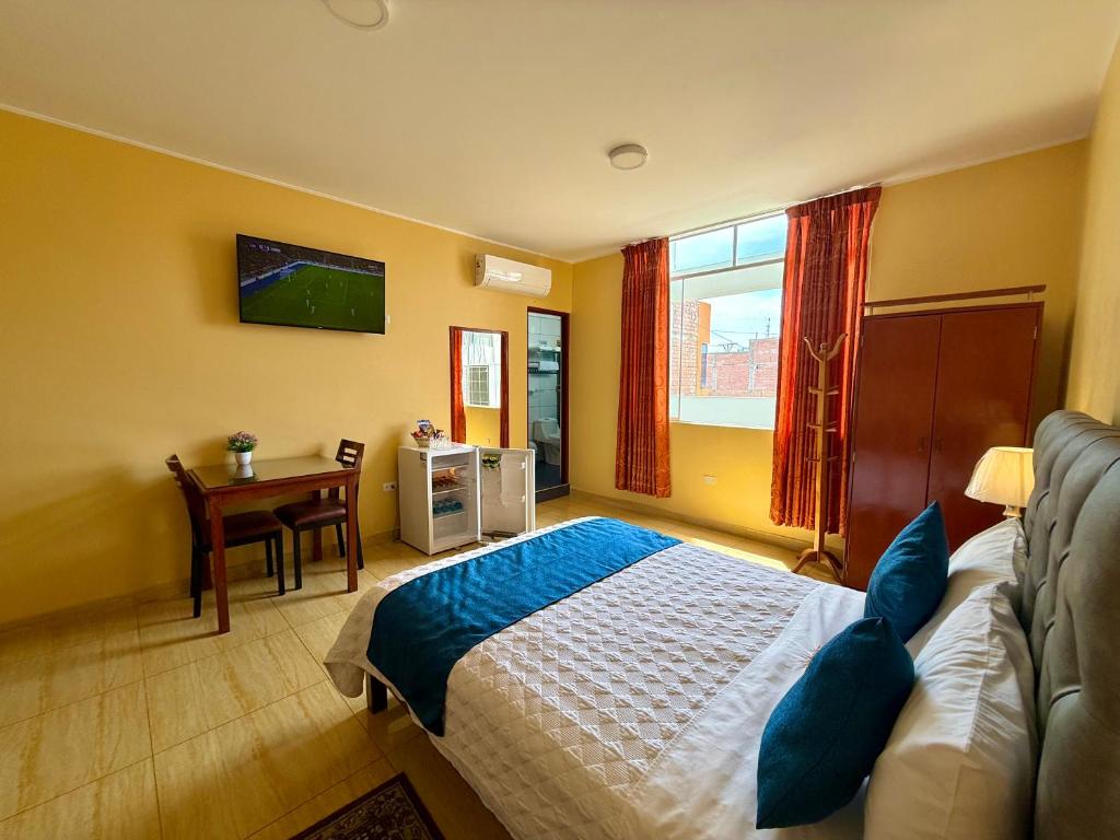 Postel nebo postele na pokoji v ubytování Hotel Las Palmeras