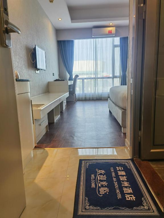Postel nebo postele na pokoji v ubytování 云鹰加州酒店