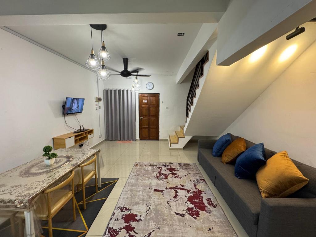 TV a/nebo společenská místnost v ubytování 3BR House near Toll Yong peng