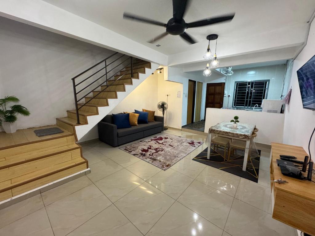 Posezení v ubytování 3BR House near Toll Yong peng