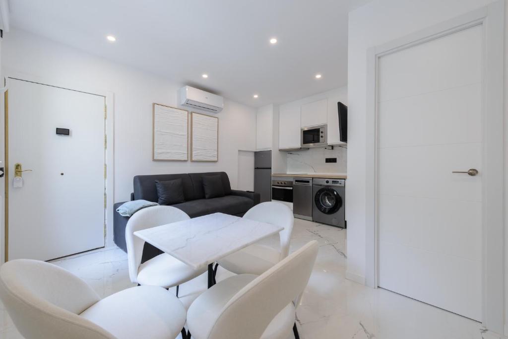 New apt Elegante, 2br and 1bth