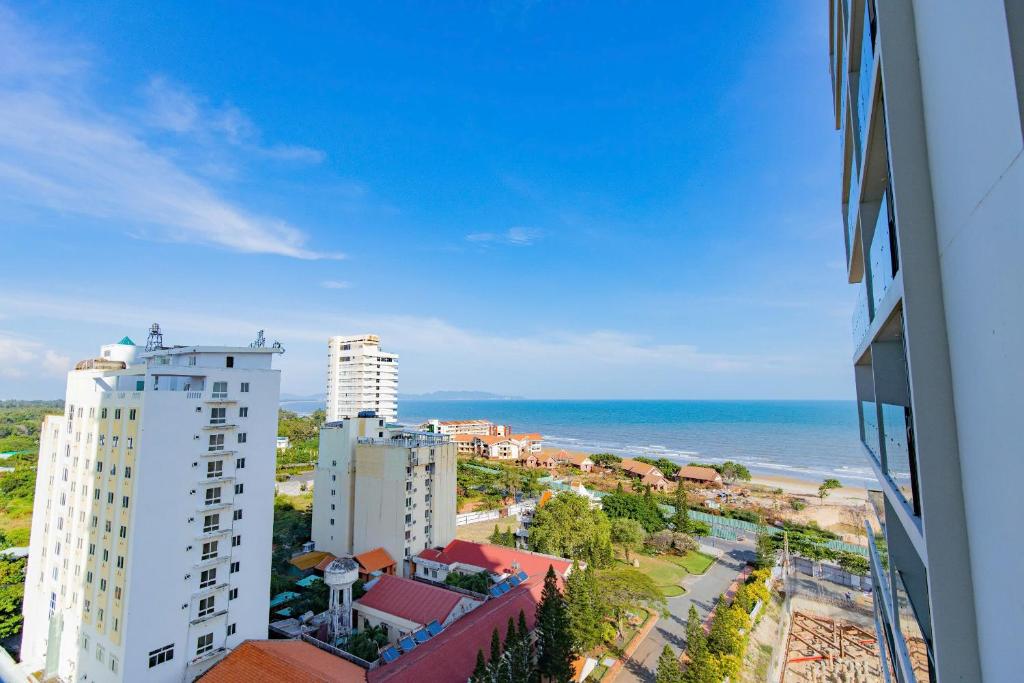 Nespecifikovaný výhled na moře nebo výhled na moře při pohledu z aparthotelu