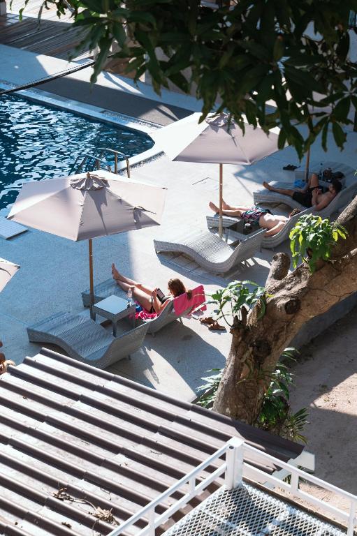 Bazén v ubytování Asia Divers Resort nebo v jeho okolí