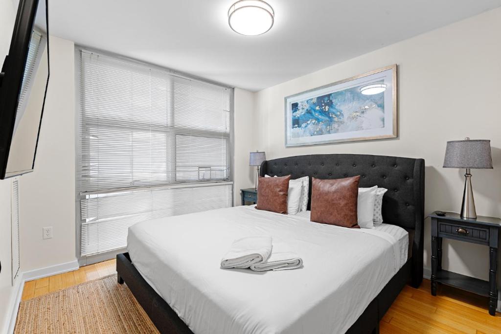 Postelja oz. postelje v sobi nastanitve Furnished Apartment in Downtown