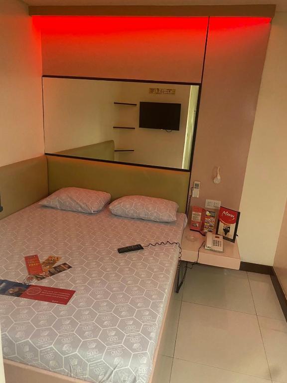Postel nebo postele na pokoji v ubytování Hotel Sogo Bacoor