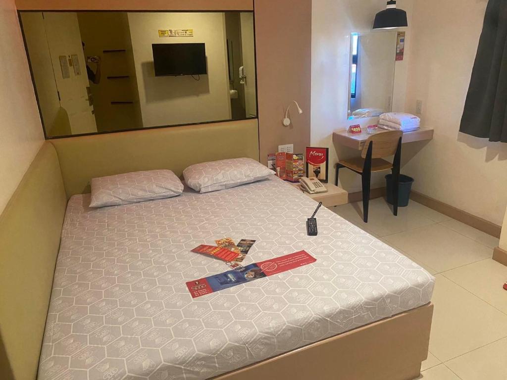 Postel nebo postele na pokoji v ubytování Hotel Sogo Bacoor
