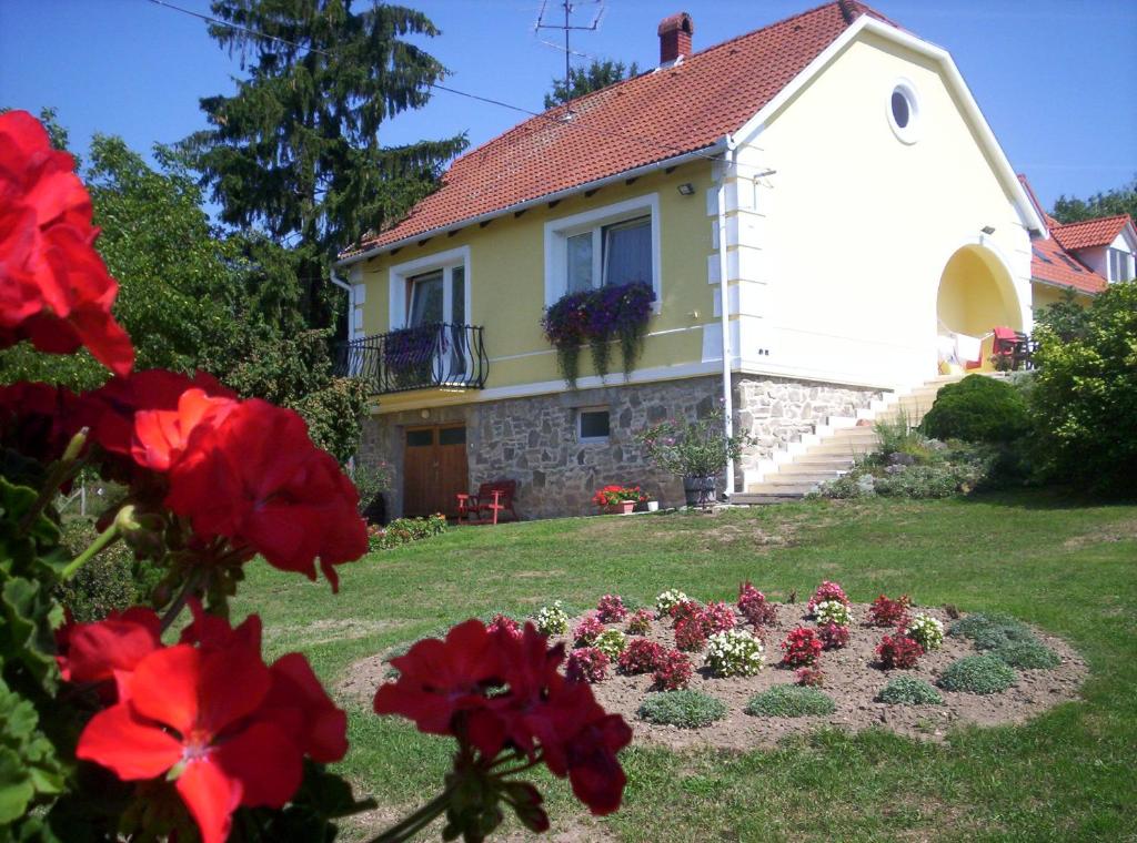 Vonkajšia záhrada v ubytovaní Kondics Apartmanház