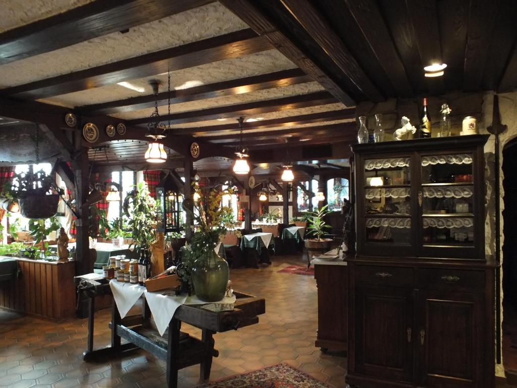 Restaurace v ubytování Hotel-Gasthof Zum Weyssen Rössle