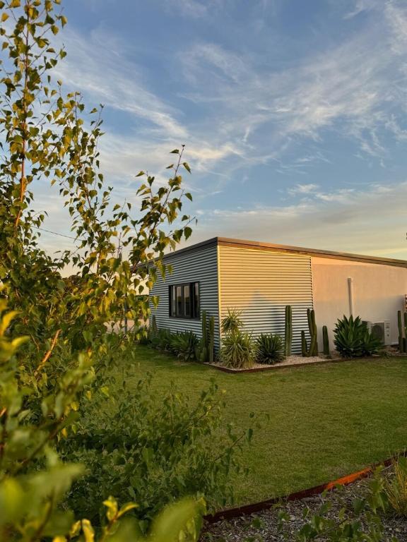 a small house with a garden in front of it at Dreamy Staiz - Riverland Abode in Barmera