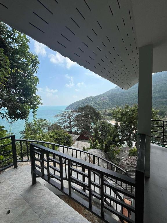 a balcony of a house with a view of the ocean at Silver Cliff Room 16 in Than Sadet Beach