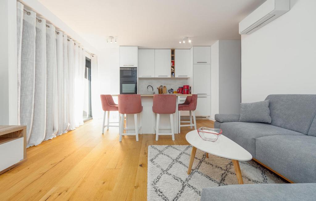 Lovely Apartment In Zadar With Wifi