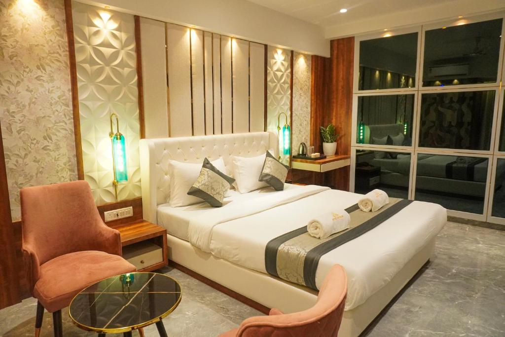 Postel nebo postele na pokoji v ubytování Hotel Spencer-Navi Mumbai