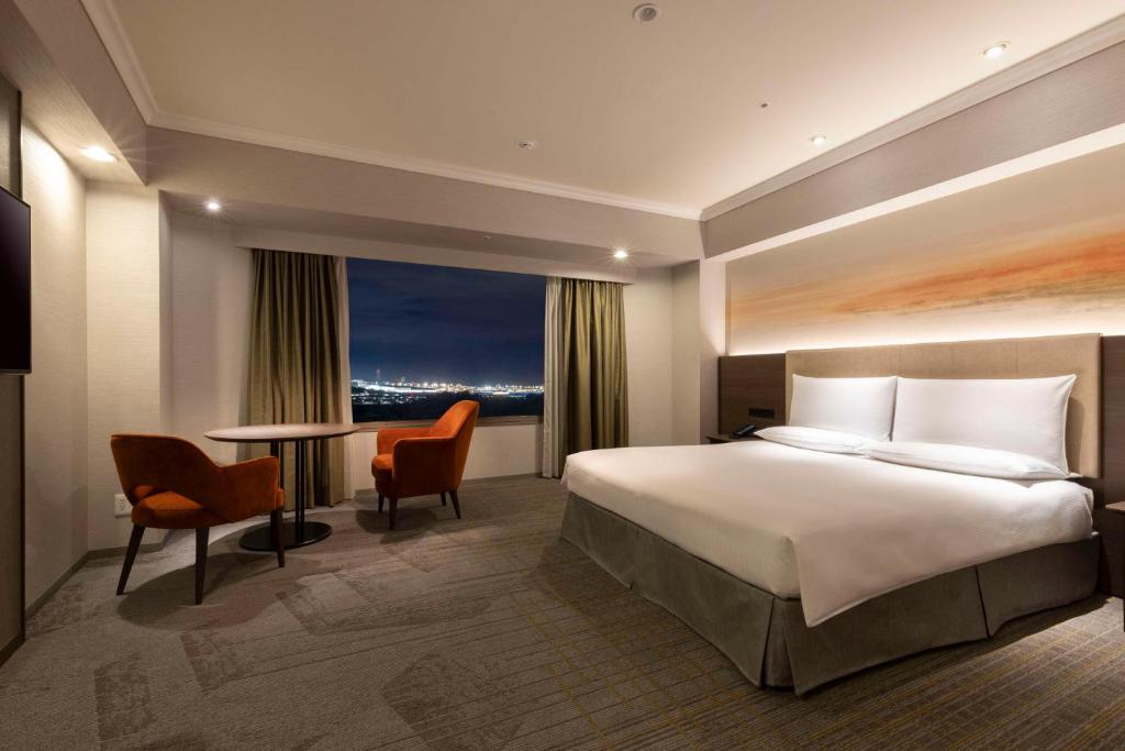 Postel nebo postele na pokoji v ubytování Hilton Tokyo Narita Airport