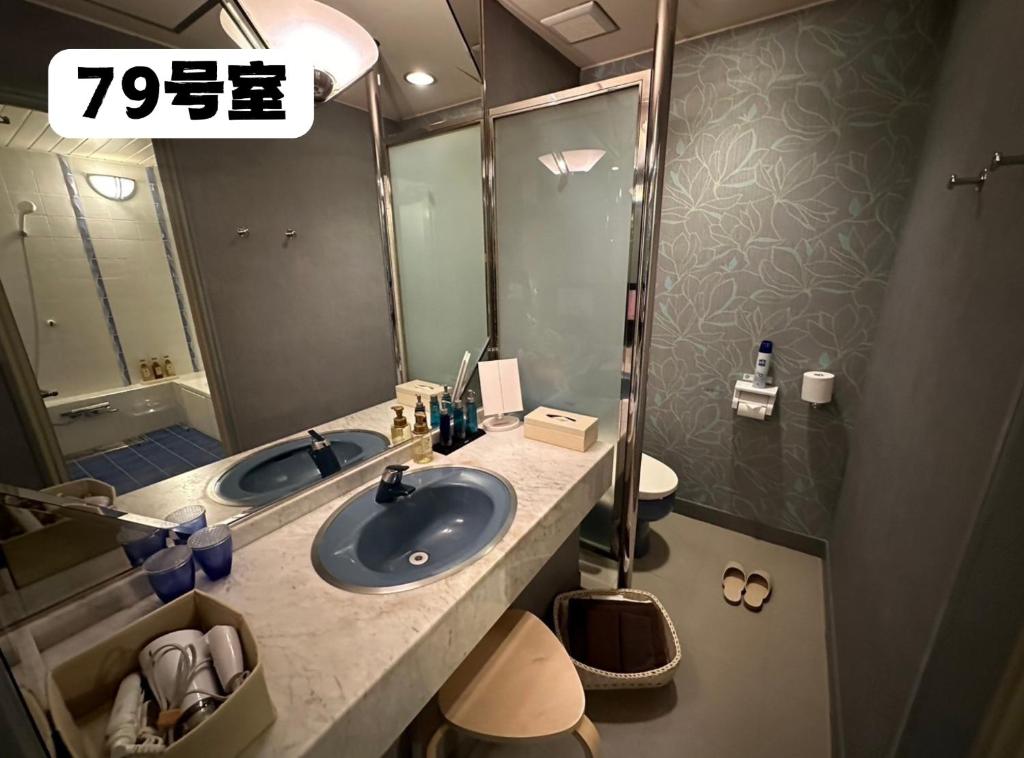 Koupelna v ubytování 大人専用ホテルイエスタディ