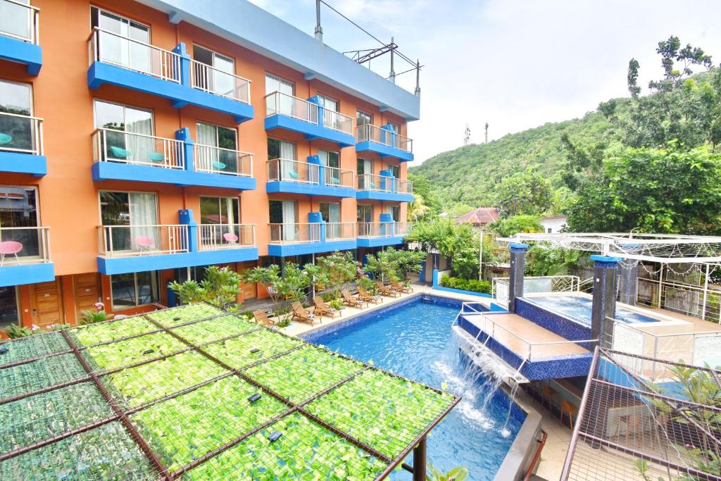 Bazén v ubytování OSEIDON HOTEL BORACAY nebo v jeho okolí
