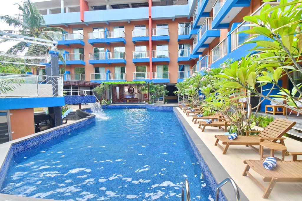 Bazén v ubytování OSEIDON HOTEL BORACAY nebo v jeho okolí
