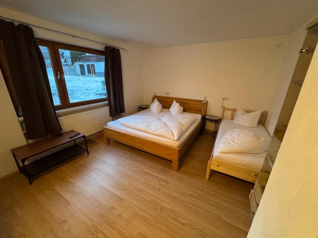 Postel nebo postele na pokoji v ubytování Apart Weitblick Suite