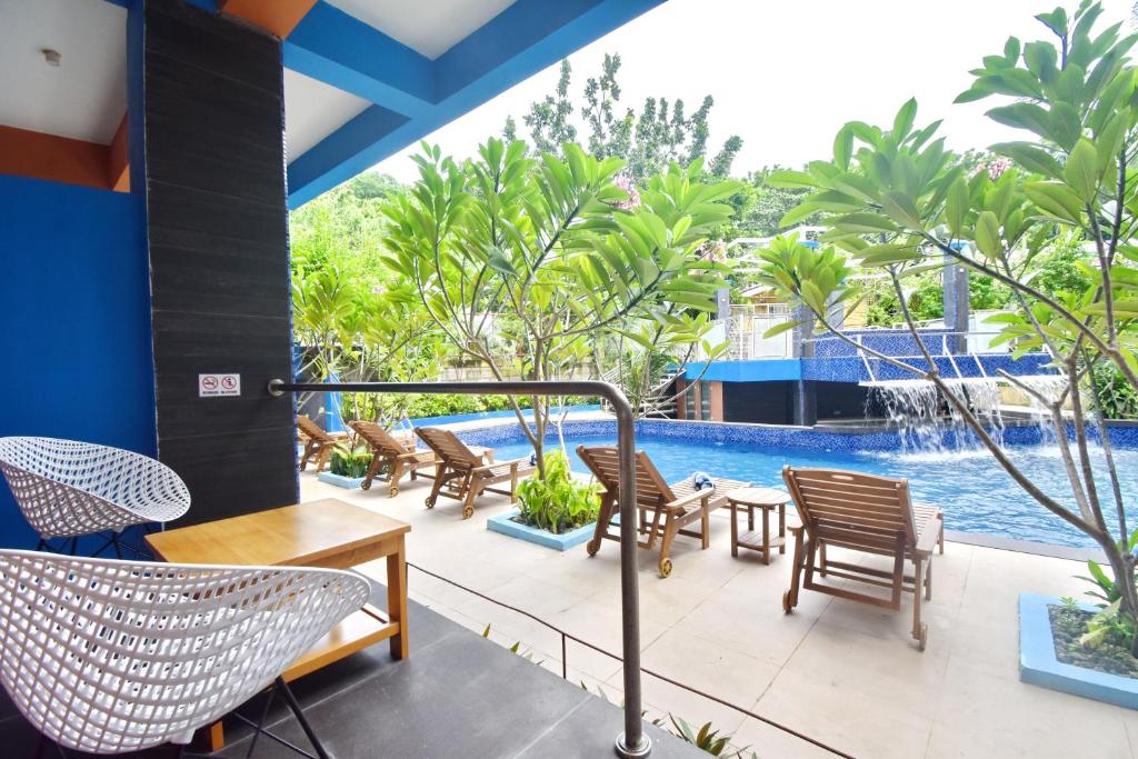 Bazén v ubytování OSEIDON HOTEL BORACAY nebo v jeho okolí