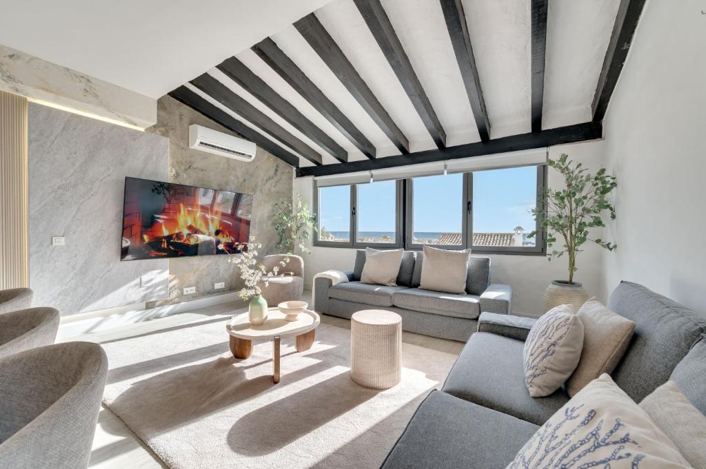 VACATION MARBELLA I Stylish 5BDR Penthouse, Sea and Marina View, NEW Decoration, Fastest WiFi