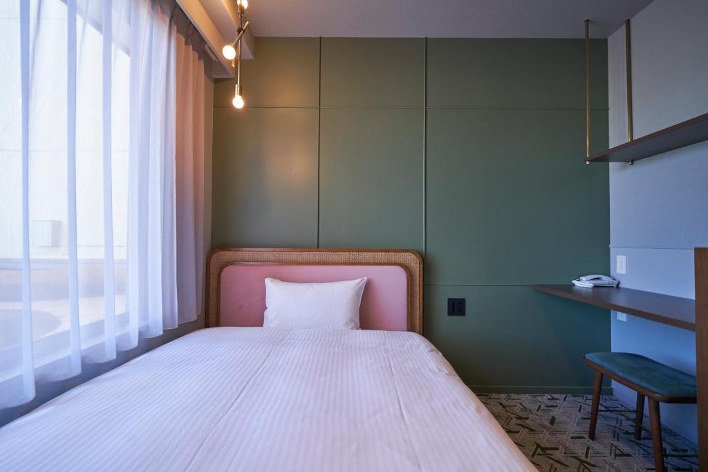 Postel nebo postele na pokoji v ubytování Mito Sannomaru Hotel