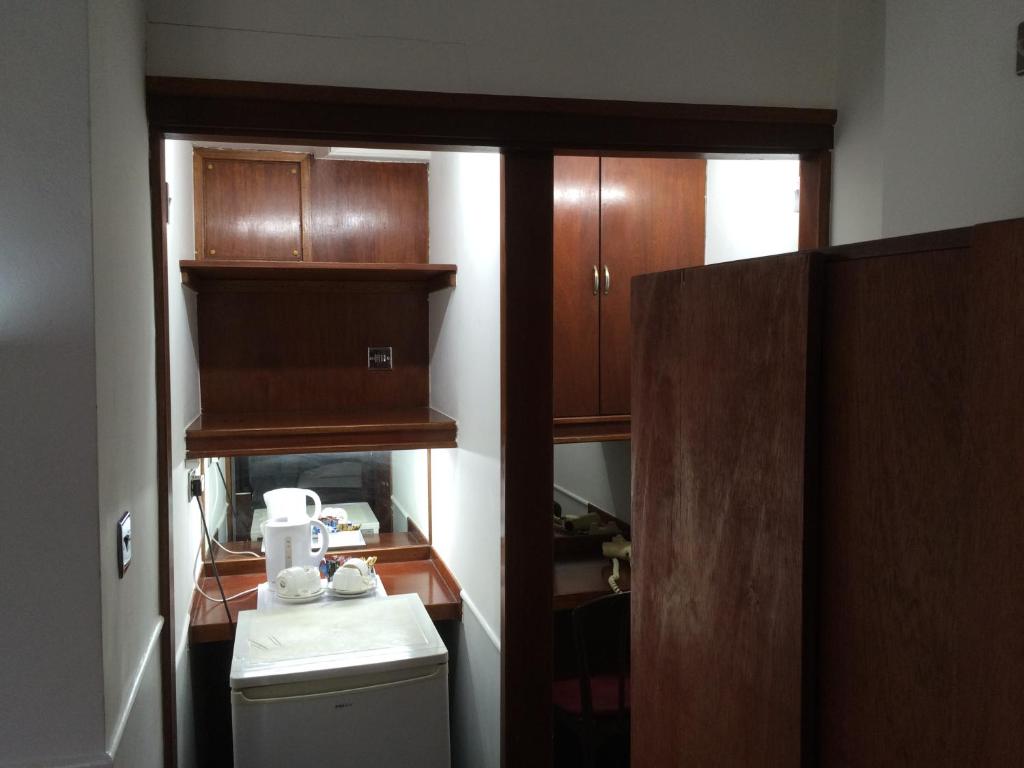 Gallery image of London Continental Hotel in London