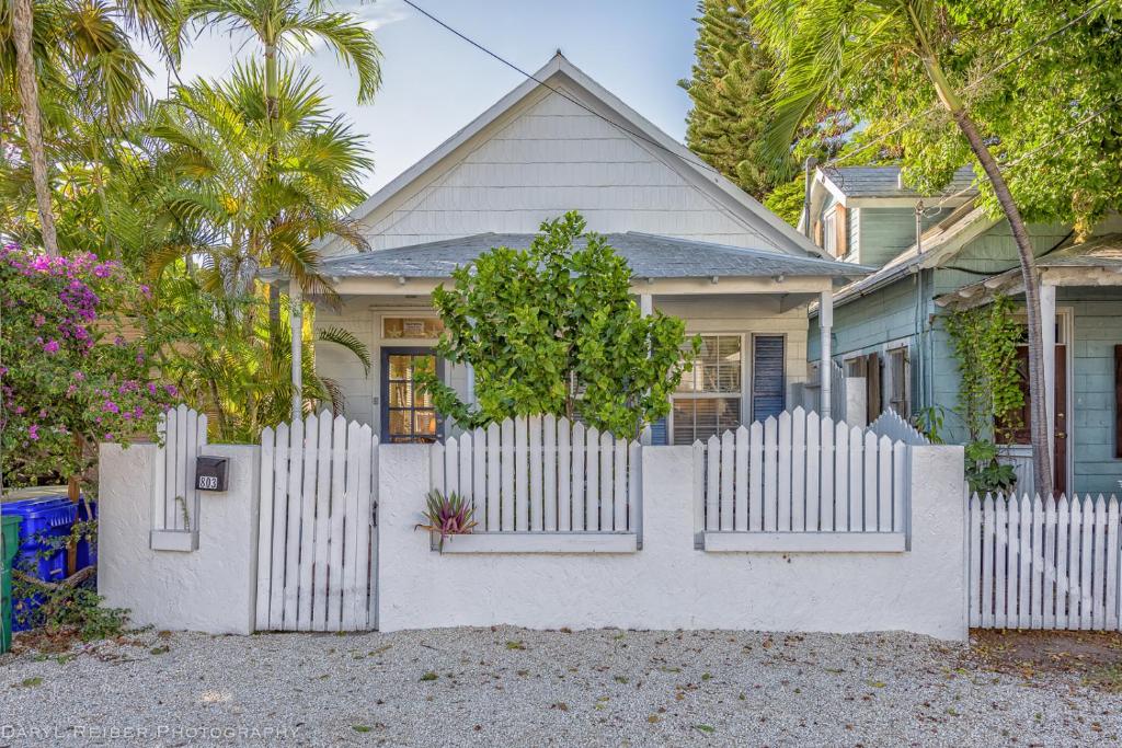 a white fence in front of a house at Starfish in Key West