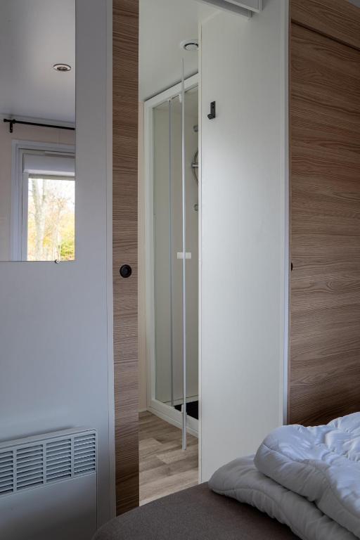 Postel nebo postele na pokoji v ubytování Chalet Trigano 1-6 pers- 3 slaapk- 2 badk- Berging- Inchecken al vanaf 13 uur