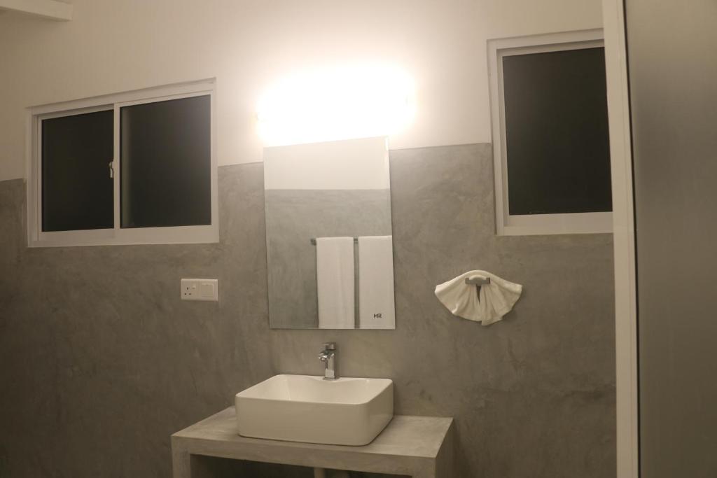 A.V.N HOMESTAY - Deluxe Double Room