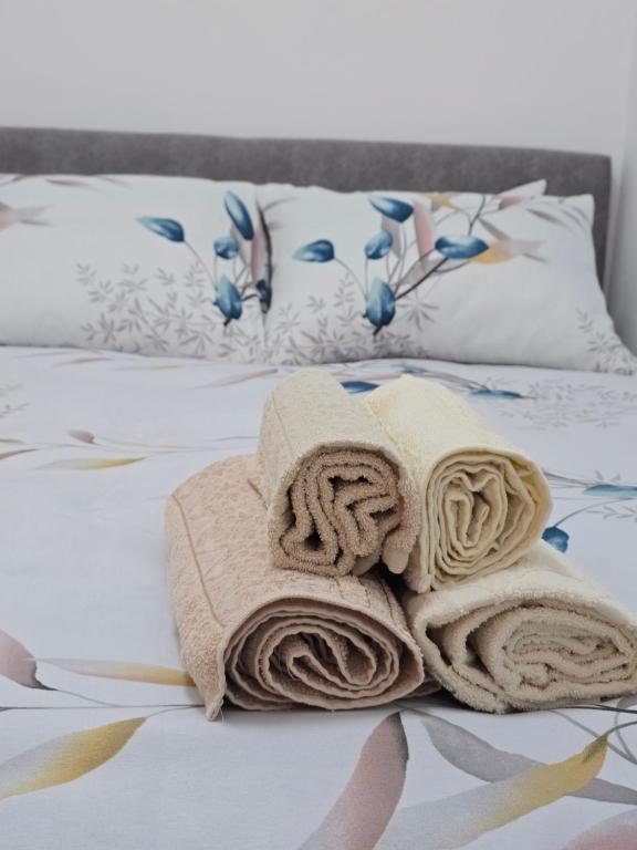 Una cama o camas en una habitación de Picasso Divcibare Kota 992