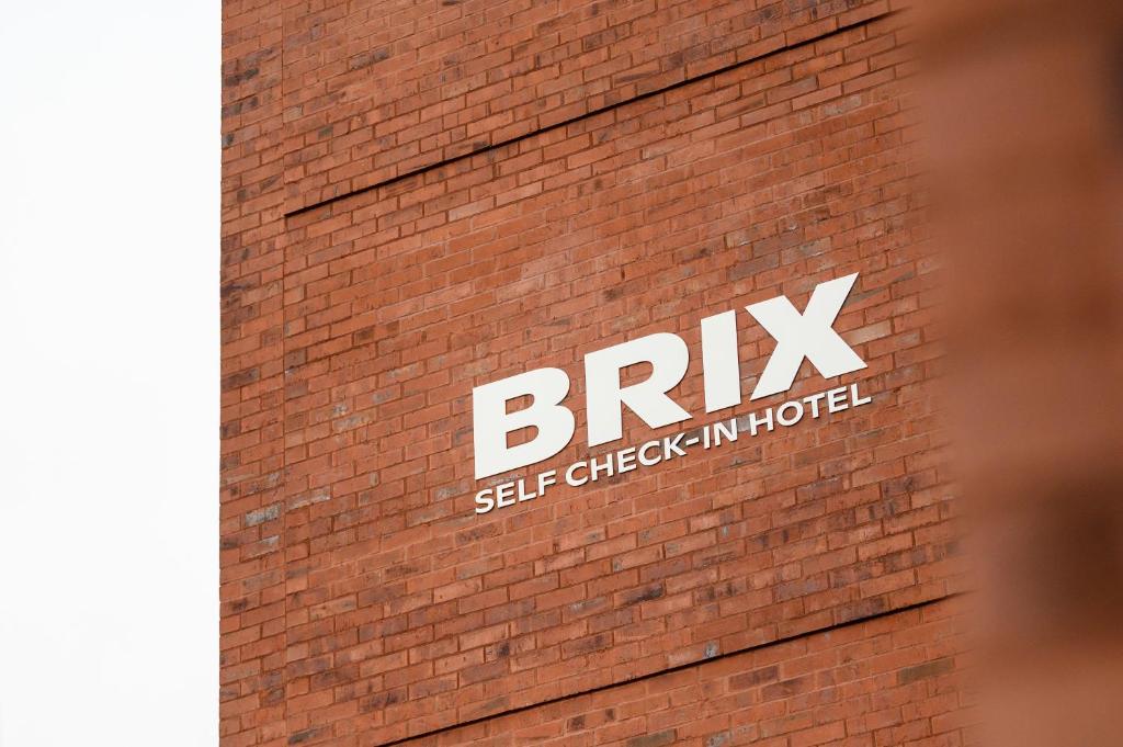 Certificato, attestato, insegna o altro documento esposto da BRIX - Self Check-In Hotel