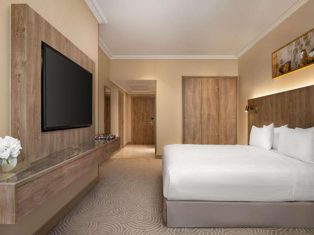 TV a/nebo společenská místnost v ubytování Movenpick Makkah Hajar Tower